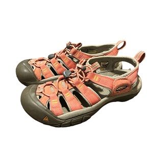 KEEN Women's Pink & Gray Comfortable Outdoor Drawstring Hiking Sandals-Size 6.5